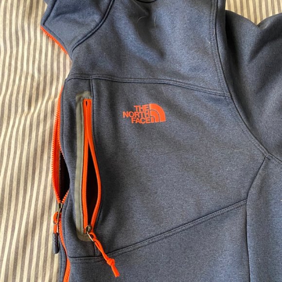 The North Face Quarter Zip (1/4 Zip) - Picture 4 of 5